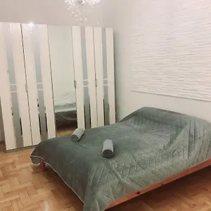 Happy In The Heart Of With 2 Apartman