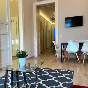 B112 By Small Apartman